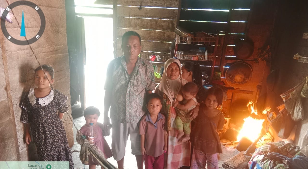 Rudi Hartono (46),  warga papa di belahan Parit Sigalangan, Kecamatan Koto Balingka, Kabupaten Pasaman Barat (Pasbar),.